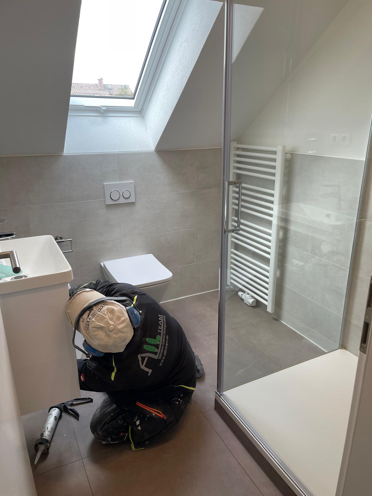 Bad-Komplettsanierung mit Dusche und WC in Laichingen